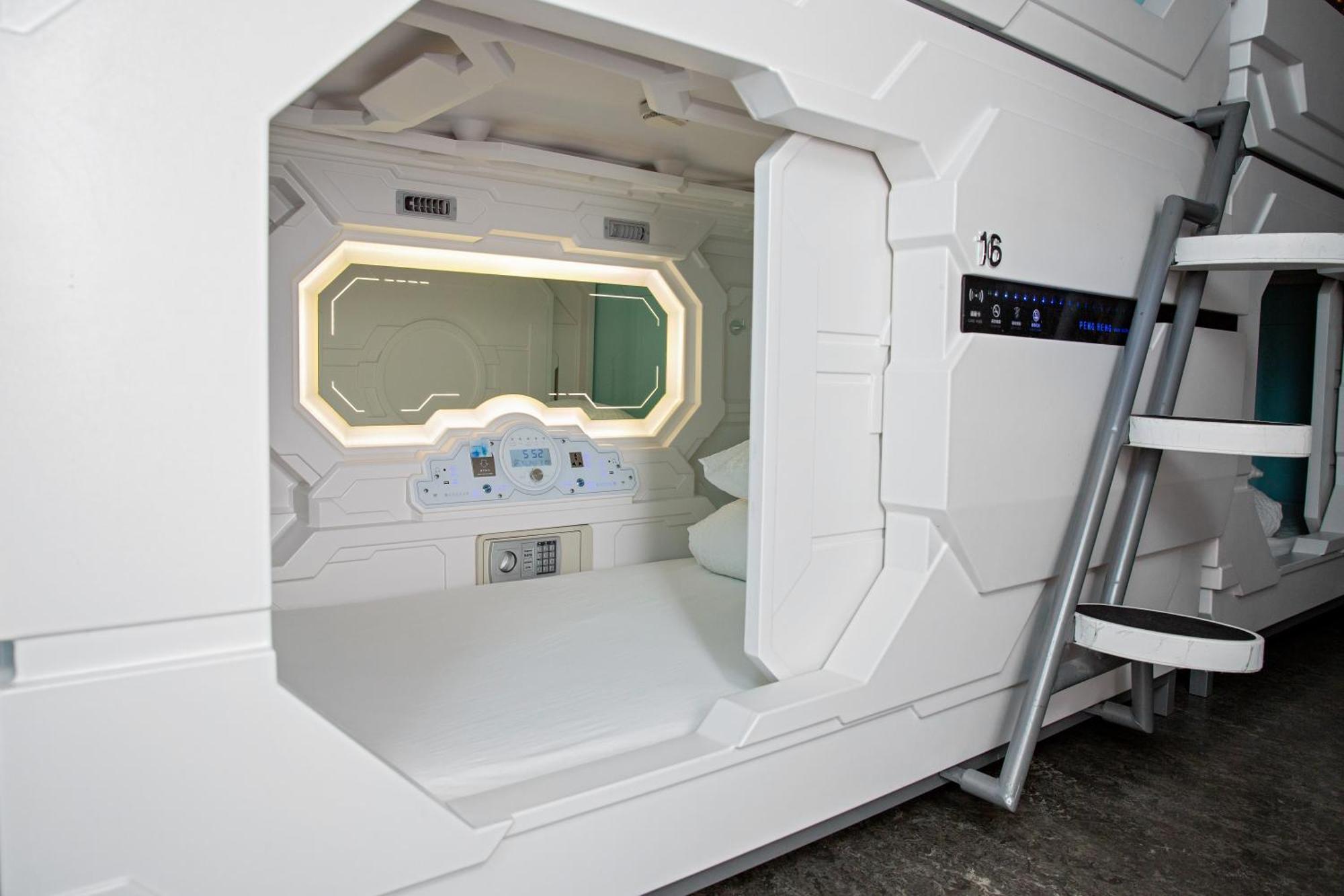 Puffin Nest Capsule Hostel فيستمانايار المظهر الخارجي الصورة