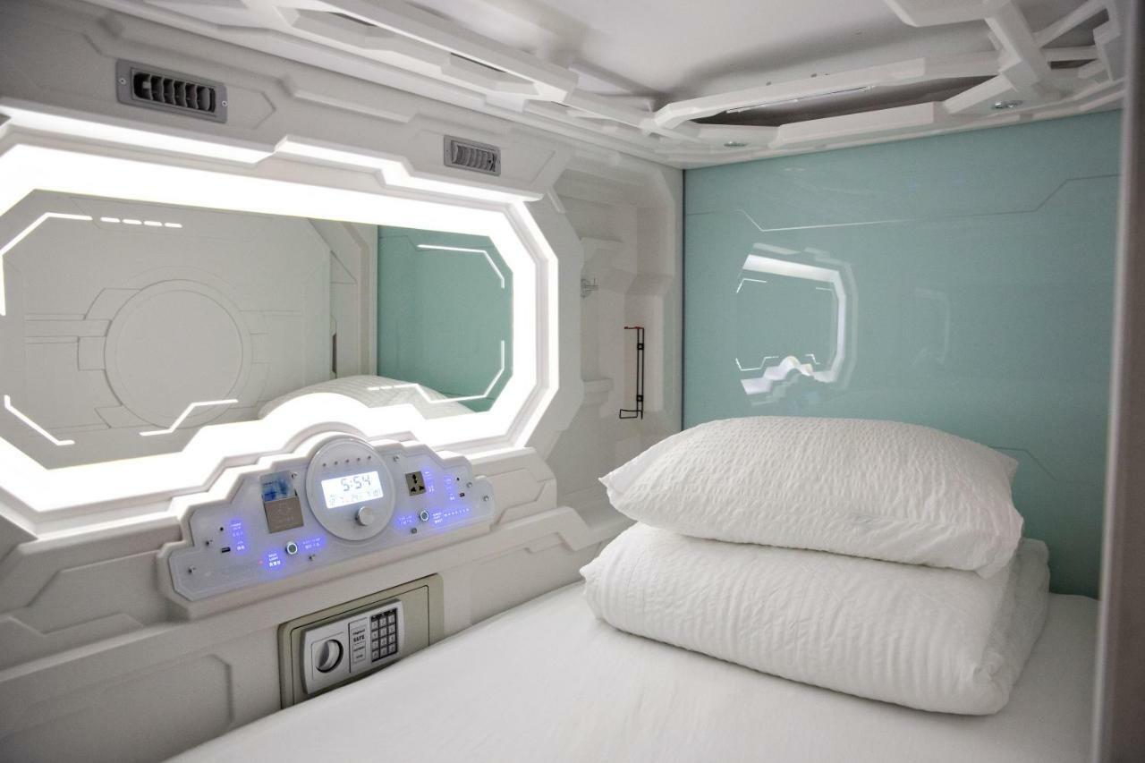 Puffin Nest Capsule Hostel فيستمانايار المظهر الخارجي الصورة